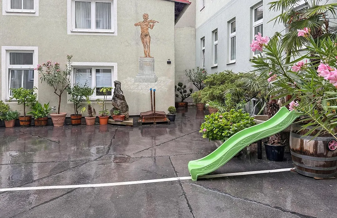 Hotel-Pension Fuenfhaus-1